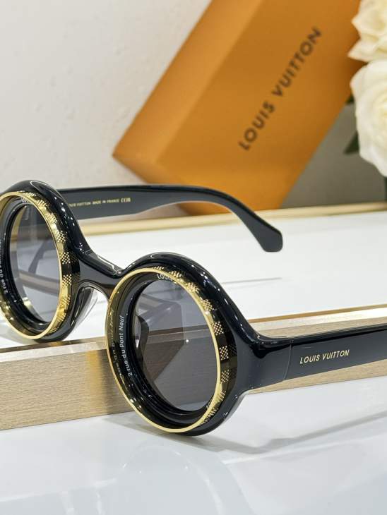 Picture of Louis Vuitton Sunglasses _SKUfw76145727fw